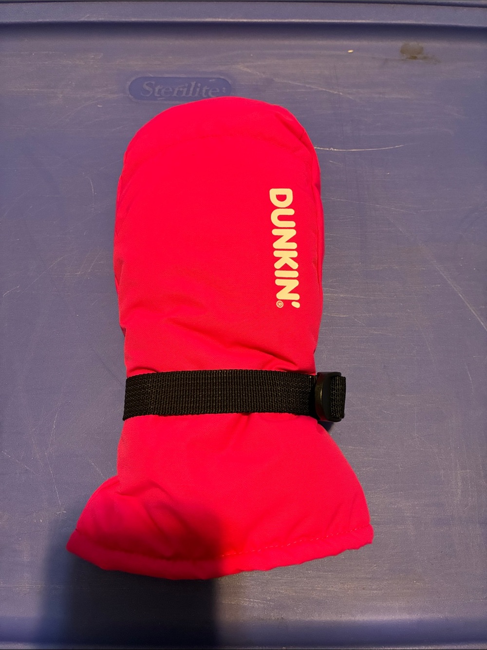 Dunkin' Heart Tins & Glove - Picture 8 of 9